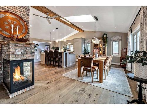 528 14 Avenue Ne, Calgary, AB - Indoor With Fireplace