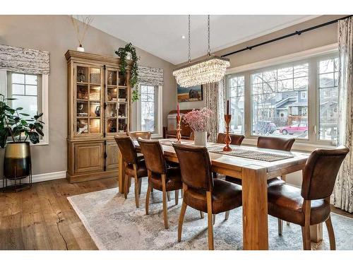 528 14 Avenue Ne, Calgary, AB - Indoor Photo Showing Dining Room