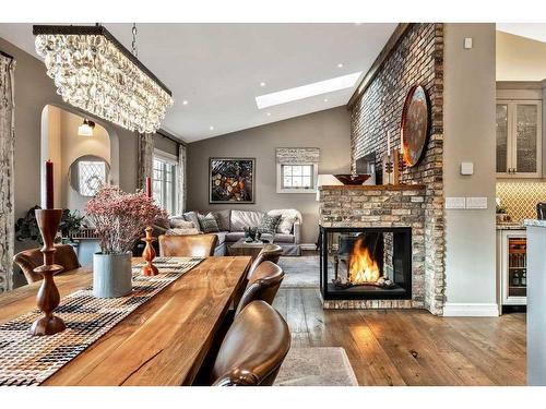 528 14 Avenue Ne, Calgary, AB - Indoor Photo Showing Living Room With Fireplace