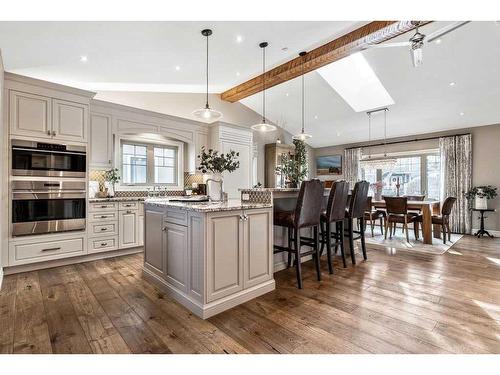 528 14 Avenue Ne, Calgary, AB - Indoor Photo Showing Kitchen With Upgraded Kitchen