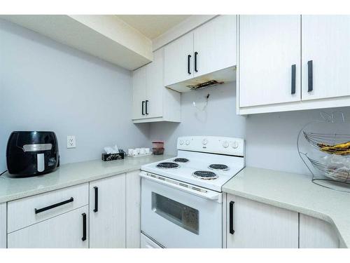 96 Taradale Drive Ne, Calgary, AB - Indoor Photo Showing Kitchen