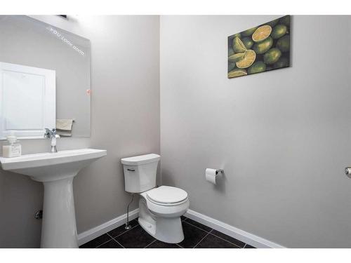 99 Evansfield Rise Nw, Calgary, AB - Indoor Photo Showing Bathroom