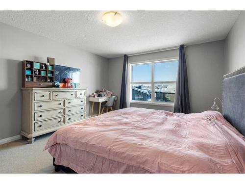 99 Evansfield Rise Nw, Calgary, AB - Indoor Photo Showing Bedroom