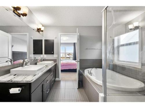 99 Evansfield Rise Nw, Calgary, AB - Indoor Photo Showing Bathroom