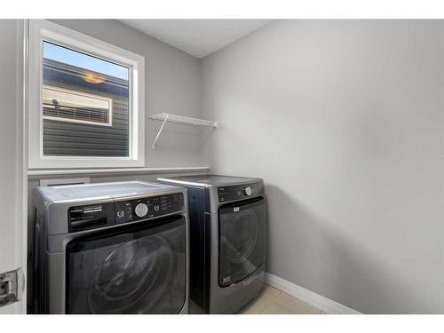 99 Evansfield Rise Nw, Calgary, AB - Indoor Photo Showing Laundry Room