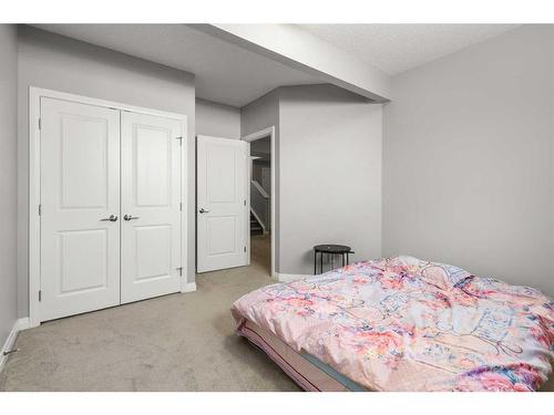 99 Evansfield Rise Nw, Calgary, AB - Indoor Photo Showing Bedroom