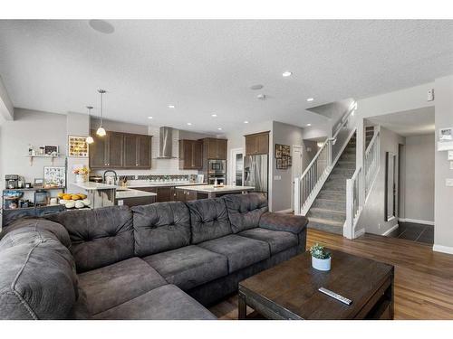 99 Evansfield Rise Nw, Calgary, AB - Indoor Photo Showing Living Room