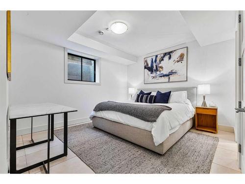 1010 39 Avenue Sw, Calgary, AB - Indoor Photo Showing Bedroom