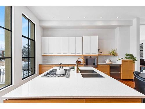 1010 39 Avenue Sw, Calgary, AB - Indoor Photo Showing Kitchen With Double Sink