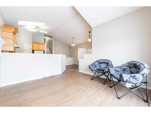 214 Erin Circle Se, Calgary, AB - Indoor