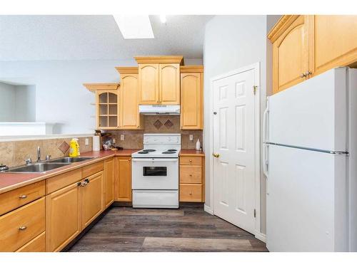 214 Erin Circle Se, Calgary, AB - Indoor Photo Showing Kitchen With Double Sink