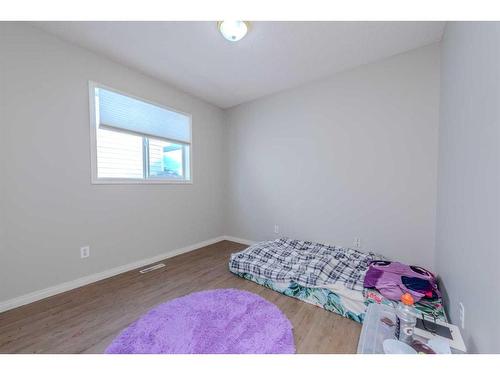 214 Erin Circle Se, Calgary, AB - Indoor Photo Showing Bedroom