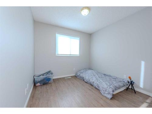 214 Erin Circle Se, Calgary, AB - Indoor Photo Showing Bedroom