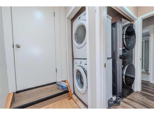 214 Erin Circle Se, Calgary, AB - Indoor Photo Showing Laundry Room