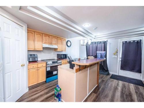 214 Erin Circle Se, Calgary, AB - Indoor Photo Showing Kitchen