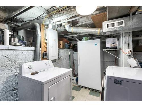 1532 19 Avenue Nw, Calgary, AB - Indoor Photo Showing Laundry Room