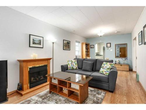 1532 19 Avenue Nw, Calgary, AB - Indoor Photo Showing Living Room With Fireplace