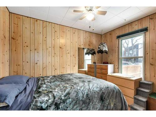 1532 19 Avenue Nw, Calgary, AB - Indoor Photo Showing Bedroom