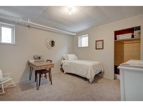 3536 2 Avenue Sw, Calgary, AB - Indoor Photo Showing Bedroom