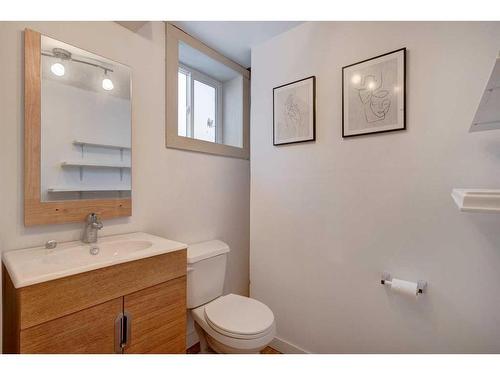 3536 2 Avenue Sw, Calgary, AB - Indoor Photo Showing Bathroom