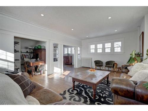 3536 2 Avenue Sw, Calgary, AB - Indoor Photo Showing Living Room