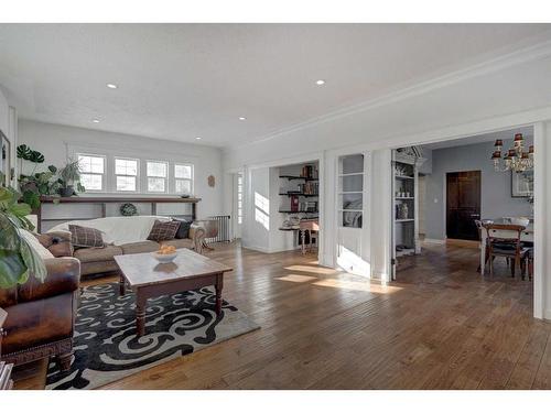 3536 2 Avenue Sw, Calgary, AB - Indoor Photo Showing Living Room