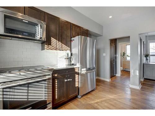 3536 2 Avenue Sw, Calgary, AB - Indoor Photo Showing Kitchen