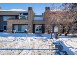 6-108 Village Heights SW Calgary, AB T3H 2L2