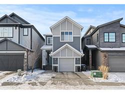 25 Cranbrook Close SE Calgary, AB T3M 2X2