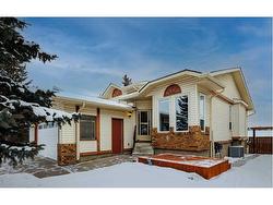 32 Scenic Hill Close NW Calgary, AB T3L 1P1