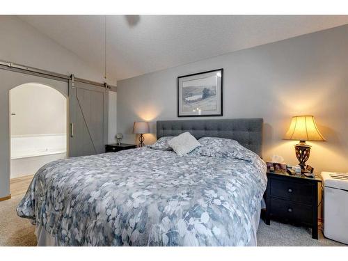 229 Chaparral Villas Se, Calgary, AB - Indoor Photo Showing Bedroom