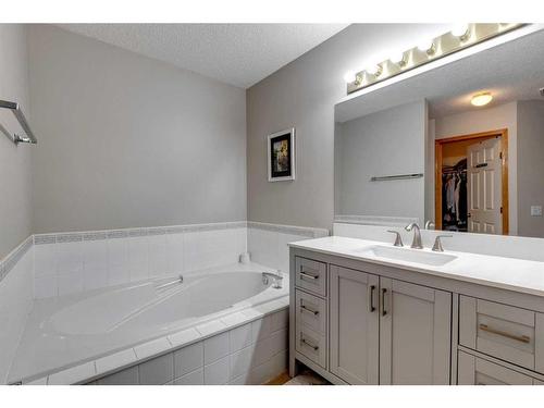 229 Chaparral Villas Se, Calgary, AB - Indoor Photo Showing Bathroom