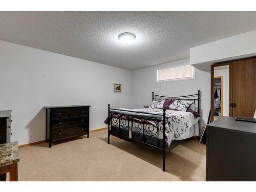 229 Chaparral Villas Se, Calgary, AB - Indoor Photo Showing Bedroom