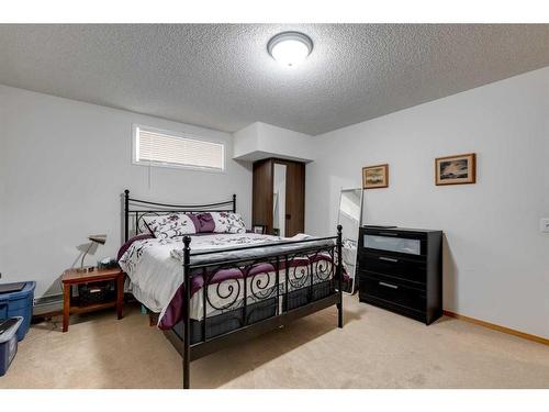 229 Chaparral Villas Se, Calgary, AB - Indoor Photo Showing Bedroom