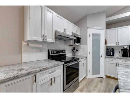 229 Chaparral Villas Se, Calgary, AB - Indoor Photo Showing Kitchen