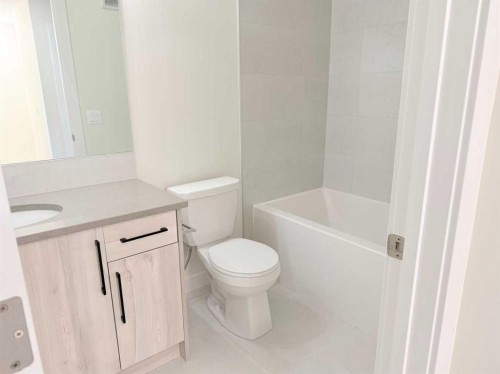 322 Sundown Road, Cochrane, AB - Indoor Photo Showing Bathroom