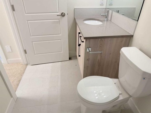 322 Sundown Road, Cochrane, AB - Indoor Photo Showing Bathroom