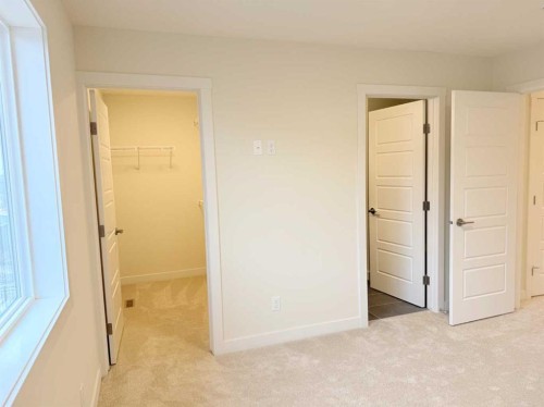 322 Sundown Road, Cochrane, AB - Indoor Photo Showing Other Room