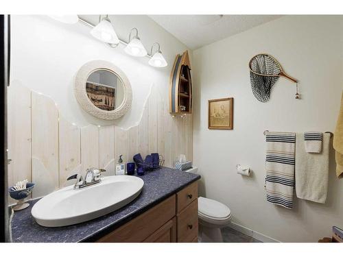 107 Oakfern Way Sw, Calgary, AB - Indoor Photo Showing Bathroom