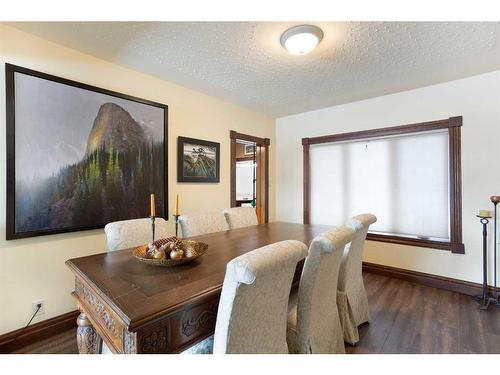 704 47 Avenue Sw, Calgary, AB - Indoor Photo Showing Dining Room