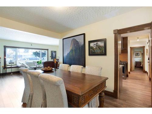 704 47 Avenue Sw, Calgary, AB - Indoor Photo Showing Dining Room