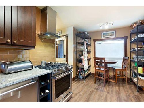 704 47 Avenue Sw, Calgary, AB - Indoor Photo Showing Kitchen