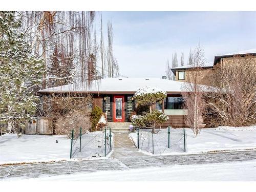 704 47 Avenue Sw, Calgary, AB - Outdoor