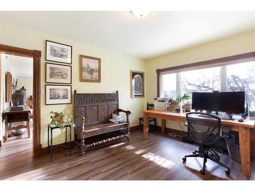 704 47 Avenue Sw, Calgary, AB - Indoor Photo Showing Bathroom