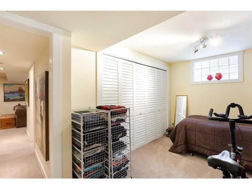 704 47 Avenue Sw, Calgary, AB - Indoor Photo Showing Laundry Room