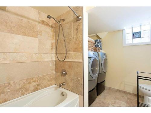 704 47 Avenue Sw, Calgary, AB - Indoor Photo Showing Laundry Room