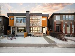 2428 32 Street SW Calgary, AB T3E 2R7