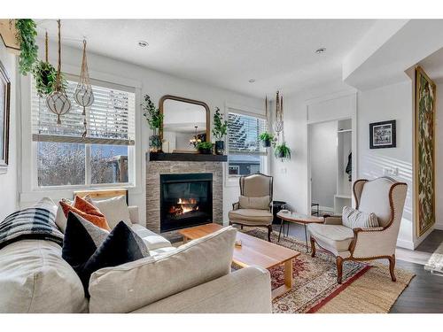 621 15 Avenue Ne, Calgary, AB - Indoor Photo Showing Living Room With Fireplace