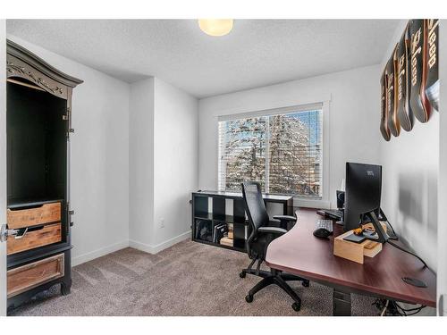 621 15 Avenue Ne, Calgary, AB - Indoor Photo Showing Office