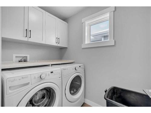 621 15 Avenue Ne, Calgary, AB - Indoor Photo Showing Laundry Room